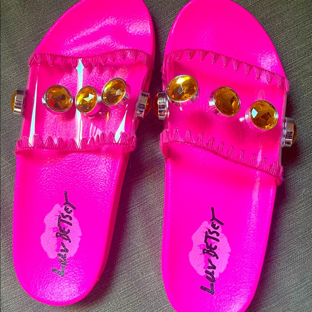NWOT Betsey Johnson hot pink slides size 8